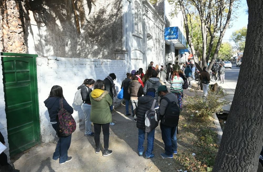 Colapsó la inscripción para el bono de Anses. Ignacio Blanco / Los Andes