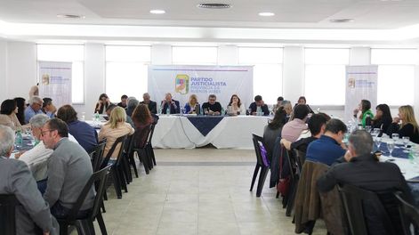 Los Andes | MÁXIMO kirchner preside reunión del Consejo del Partido Justicialista de Buenos Airesfoto pj bonaerense