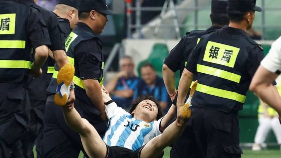 Un fanático chino salió contento tras conocer a Messi