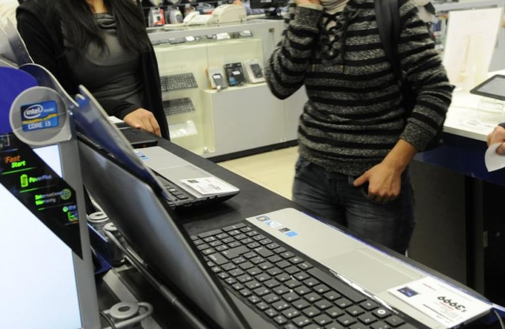 Docentes: habilitarán las inscripciones para comprar computadoras y recibir el 40% de reintegro