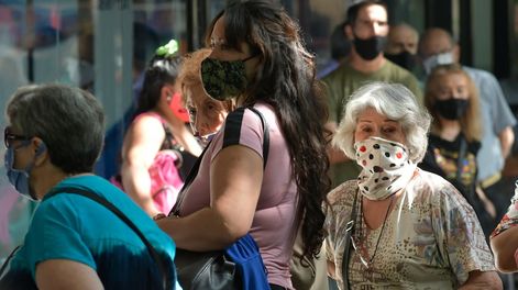 Los Andes | Cientos de jubilados tuvieron que ir a las sucursales bancarias para cobrar su jubilación. Foto archivo: Orlando Pelichotti / Los Andes