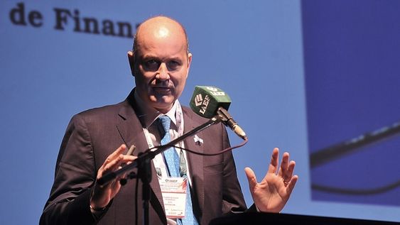 Las iniciativas se impulsarán en el marco de una mesa de trabajo que integrarán el asesor presidencial y “padre” del mega DNU y la ley de Bases, Federico Struzenegger.