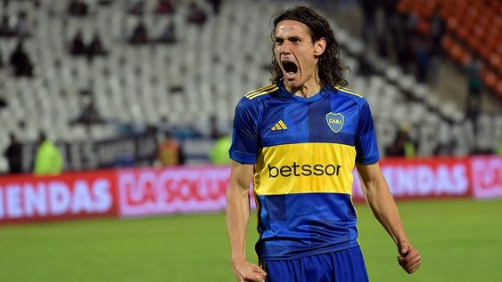 El jugador de fútbol de Uruguay: Edison Cavani, en la actualidad no la pasa bien porque está peleado con el arco.
