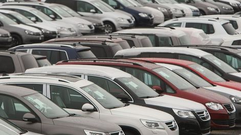 Cómo va a impactar la baja del Impuesto País en el precio de los autos.