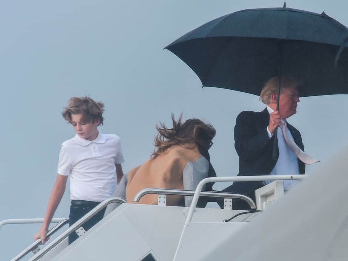 El gesto de Trump con Melania y su hijo pequeño que hizo indignar al mundo