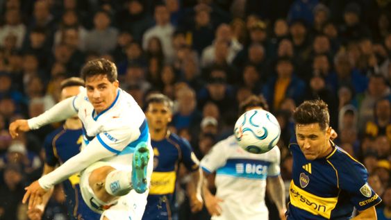El momento preciso en que Boca comenzó a perder el partido: el remate de Montes va directo al ángulo izquierdo de Brey.&nbsp;