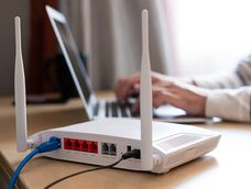 los expertos concluyen: poner el router en este lugar de la casa mejora la senal del wifi sin gastar de mas
