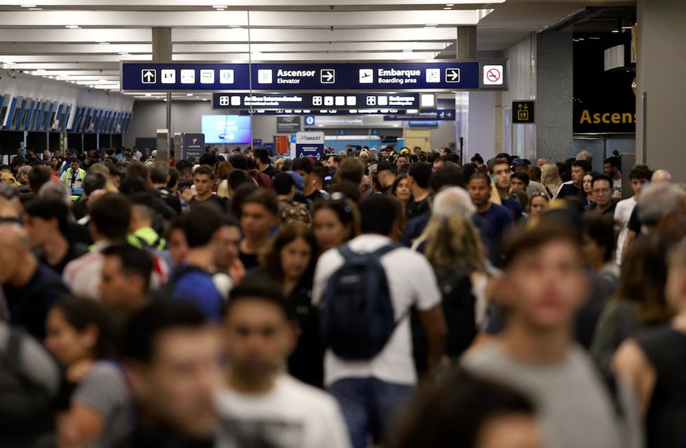 Demoras y cancelaciones en Aeroparque y Ezeiza por una asamblea gremial, luego que el Gobierno informó que echó a 15 empleados de Intercargo. Foto: Damián Dopacio / NA