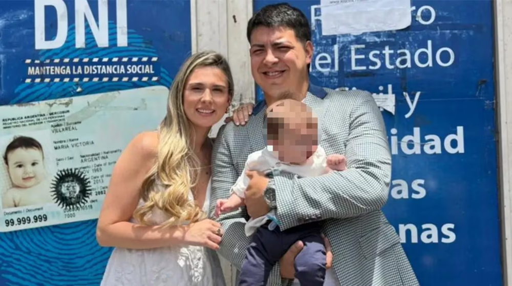 Mariano Robles (28) y Solana Albornoz (32) en una foto familiar reciente difundida en sus redes sociales.