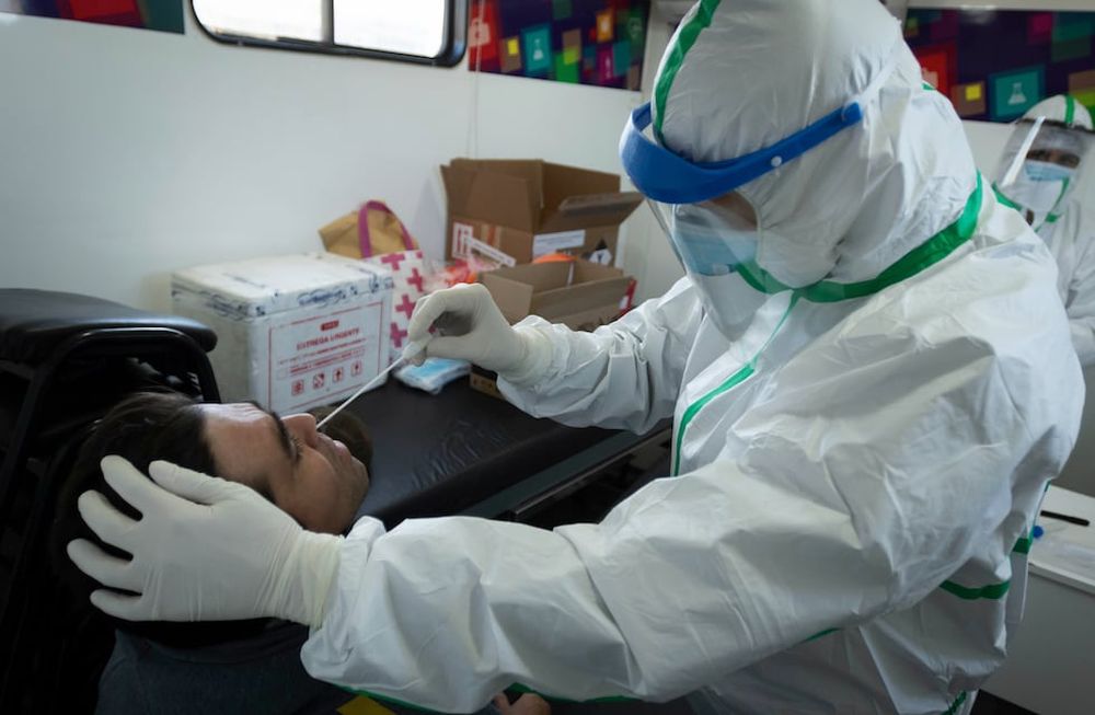 La red de laboratorios provincial informó que ayer realizó 178 determinaciones y 162 dieron negativo. Foto: Ignacio Blanco / Los Andes