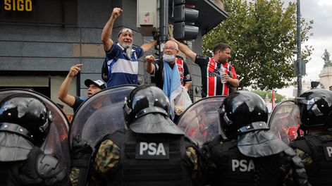 Bullrich le aplicó el derecho de admisión a 26 hinchas que tiraron piedras y cortaron calles en la marcha de los jubilados