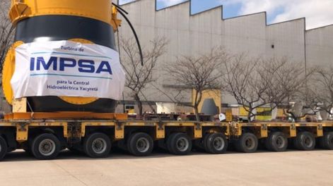 La turbina de Impsa al momento de empezar su traslado a Yacyretá. Foto: Gentiliza