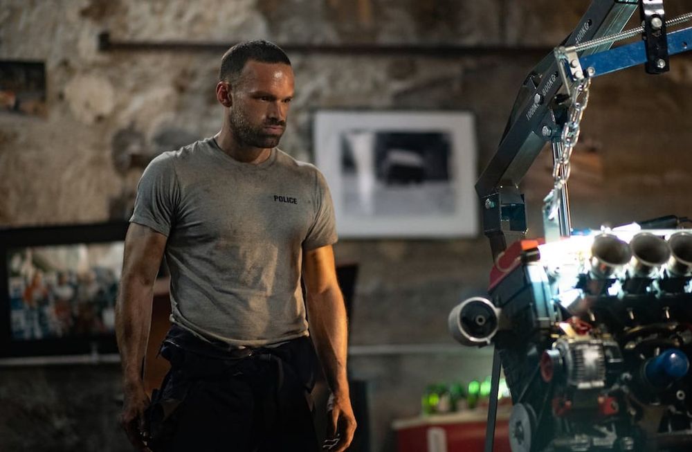 “Bala perdida”: el “Rápidos y furiosos” de poco presupuesto de Netflix