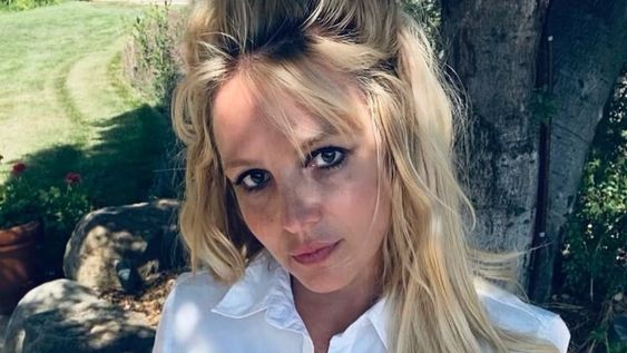 El motivo por el que Britney Spears se muestra en toplees en las redes sociales