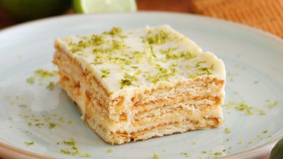 Ni horno ni batidora: la torta de limón más fresca y rápida del verano