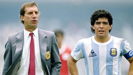 Carlos Bilardo y Diego Maradona tenían una amistad de años. La familia del doctor prefirió ocultarle la muerte del 10 por su delicado estado de salud.