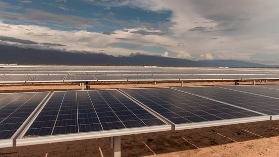 El parque solar El Manantial, ubicado en el Carrizal, será uno de los campos que operará la compañía que operaba gas y energía térmica.  (Foto Ilustrativa)
