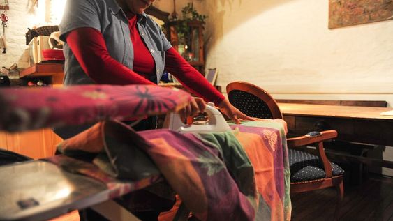 Hasta el 4 día hábil de cada mes se debe abonar el salario del servicio domésticos.  Por “tareas generales” se deberán abonar $44.517,50, con retiro y $49.503 sin retiro; o $362,50 por hora.