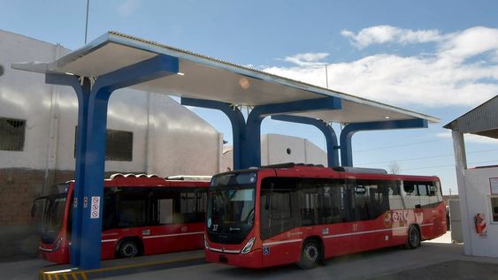 El gobernador Rodolfo Suárez inauguró la  estación de GNC para el transporte públicoFoto: Orlando Pelichotti
