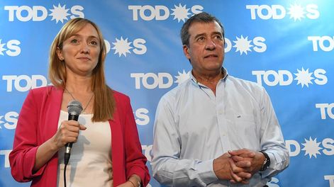 Los Andes | Elecciones legislativas 2021. Los candidatos del Frente de Todos anunciaron los resultados en el búnker ubicado en calle España de la ciudad de Mendoza.Anabel Fernández Sagasti candidata a senadora nacional y Adolfo Bermejo candidato a diputado nacional e