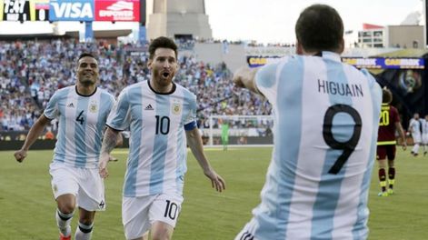 Messi bancó de manera muy fuerte a Gonzalo Higuaín. / Gentileza.