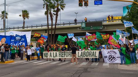 El reclamo contra la reforma laboral se hace sentir también en Mendoza