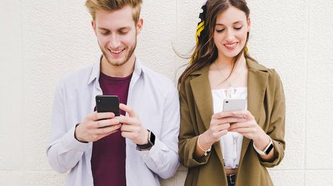 Cómo cambiar la ubicación en Facebook Parejas
