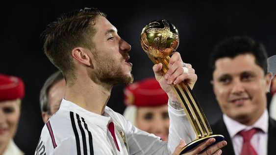 Sergio Ramos ganó el Balón de Oro y un auto por ser la figura de la final