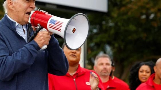 Biden visitó Detriot y apoyó a los trabajadores de las tres principales automotrices del país