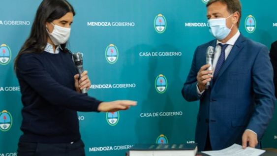 De manera exprés, Suárez le tomó juramento a Teresa Day como ministra de la Corte