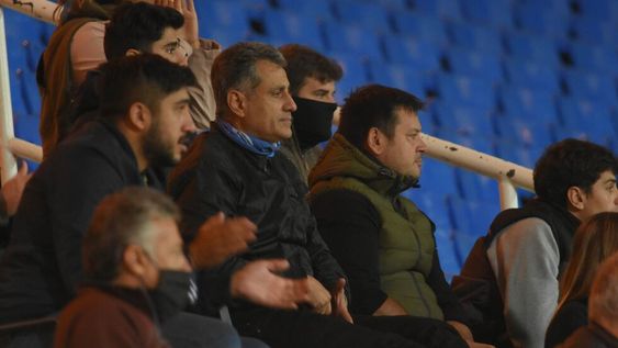 El presidente de Godoy Cruz, José Mansur, junto a su equipo directivo, rechazaron la solicitud de Talleres de Córdoba. / Los Andes.