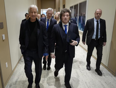 Javier Milei junto a Jamie Dimon durante el evento Argentina Week en Nueva York, donde el presidente hizo declaraciones que preocupan a la UIA