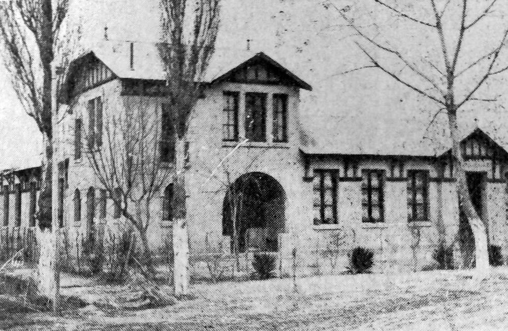 Escuela Juan Lavalle en Villa Tulumaya, Lavalle, construida a finales de la década de 1920 (Fuente: La Quincena Social, n. 553-554, julio de 1942).