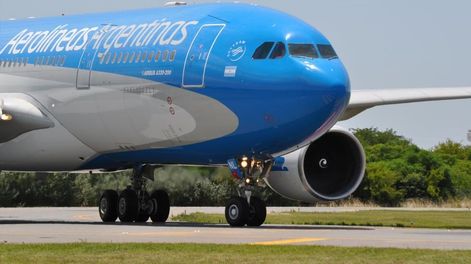 Aerolíneas Argentinas aumentó el precio de sus pasajes hasta 100%.