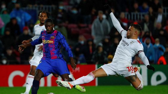 El defensor argentino anuló a los delanteros culés y le anularon un gol /AP.