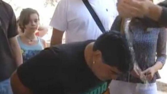 Maradona se bautizó en el río Jordán y ratificó la idea de casarse