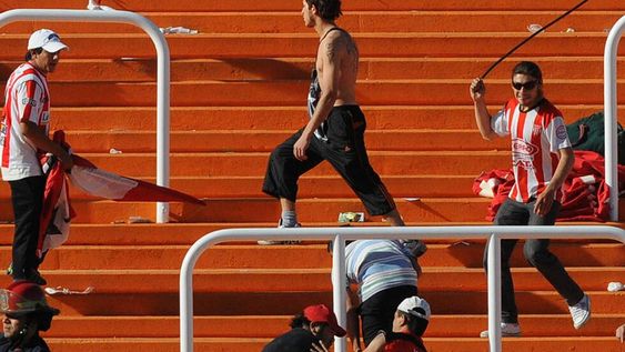 Desde 2011, cuando sorprendieron a Mendoza con una pelea en las tribunas del Malvinas, los barras sostienen la guerra.