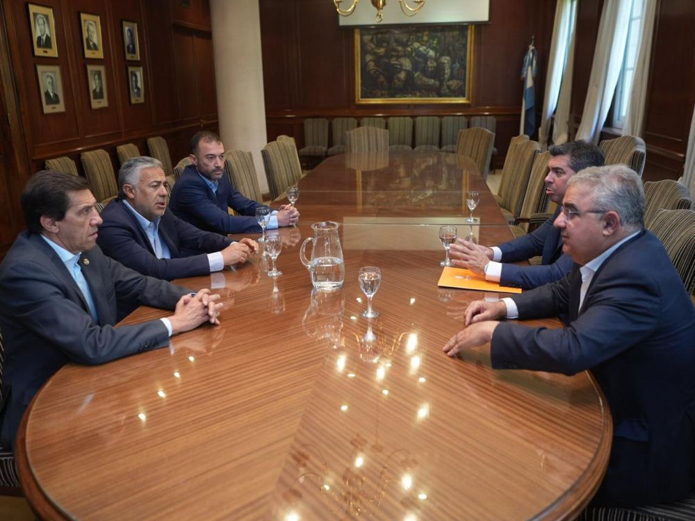 Los gobernadores de la mesa del cobre participaron de la firma de convenio.