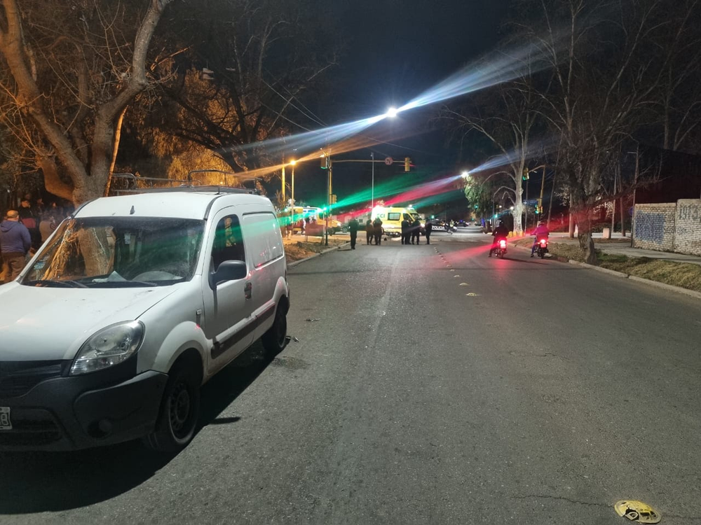 Un motociclista murió tras chocar con una camioneta en Godoy Cruz.
