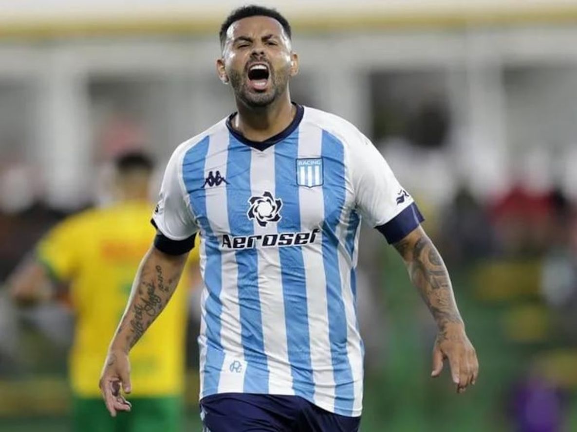 Edwin Cardona fue licenciado por el cuerpo técnico de Racing.
