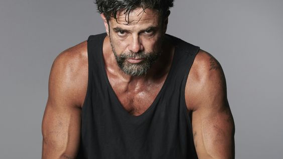 El personaje de Luciano Castro es un boxeador que está en prisión.