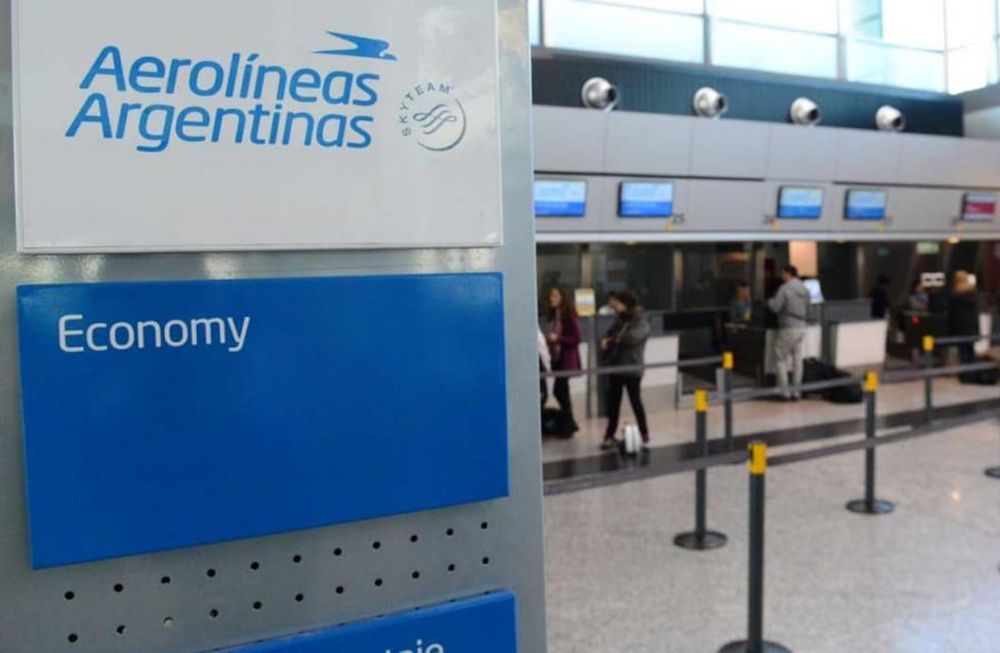 Aerolíneas Argentinas quiere reducir su número de empleados y abre el retiro voluntario.