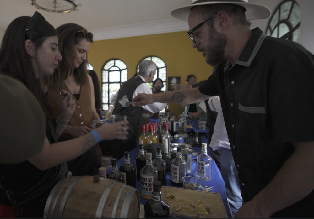 Pablo Bazán, el mendocino que eligió México como su lugar en el mundo y elabora el vermut que acaba de ser premiado como uno de los mejores de Latinoamérica. En el evento Corazón de Vermut.