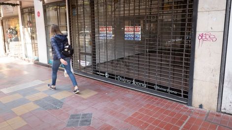 Los Andes | Muchos comercios también sufrieron la crisis de la pandemia. Ignacio Blanco / Los AndesEl mes de septiembre comenzó con record de contagios de Covid-19 y el gobierno analiza volver a fase 1. Sabado por la mañana con muy poco movimiento y locales cerrado