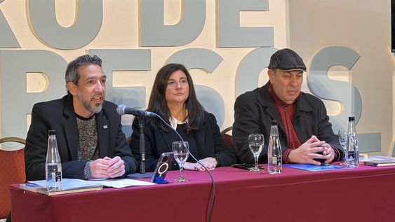 Gabriela Testa junto a los funcionarios puntanos Matías Herrera y&nbsp;Javier Pedernera presentaron la agenda invernal de San Luis&nbsp;para promocionar el turismo cuyano.