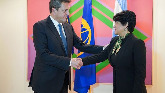 Massa y las autoridades del BID firmaron el contrato que habilita el desembolso de 700 M de USD que fortalecerán las reservas de Argentina.