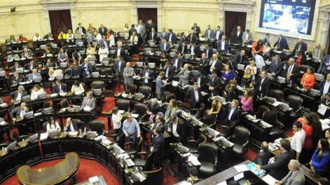 Gasto político: bajar salarios es una señal contundente - Por Mercedes Llano