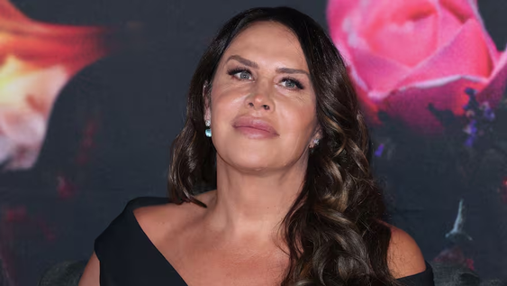 Karla Sofía Gascón pidió disculpas luego de que reflotaran publicaciones racistas.