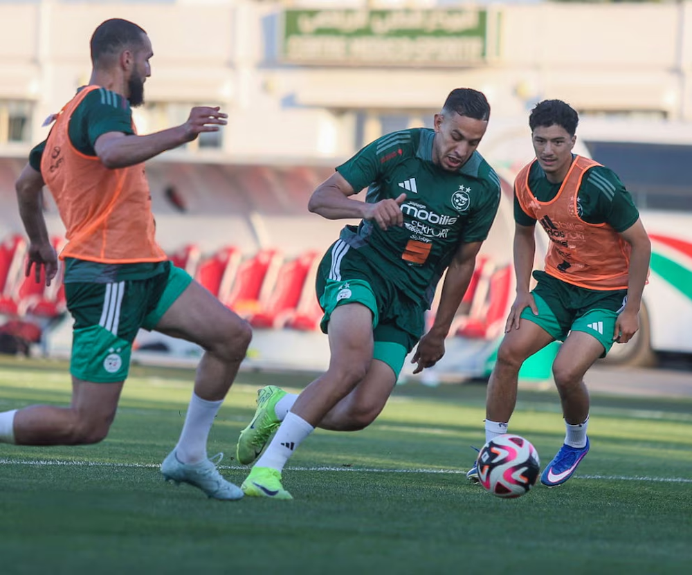 El seleccionado argelino ya se encuentra entrenando en un centro deportivo de Sidi Moussa.