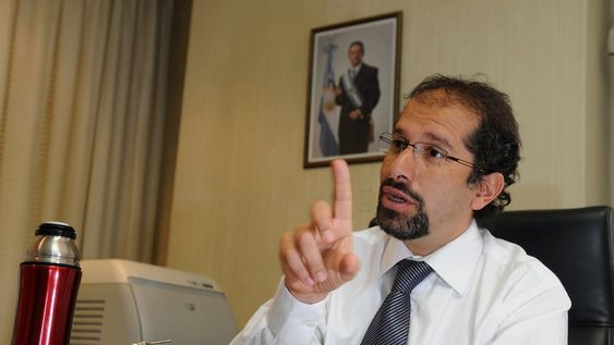 Alejandro Cazabán, de superministro y precandidato a gobernador a abogado de Silva